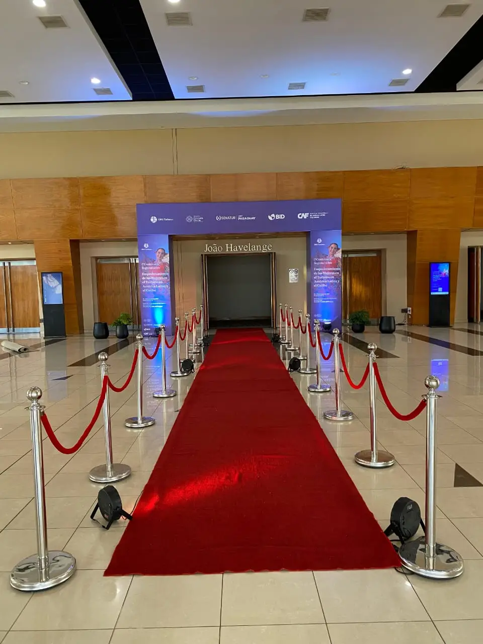 Encausadores y alfombra roja