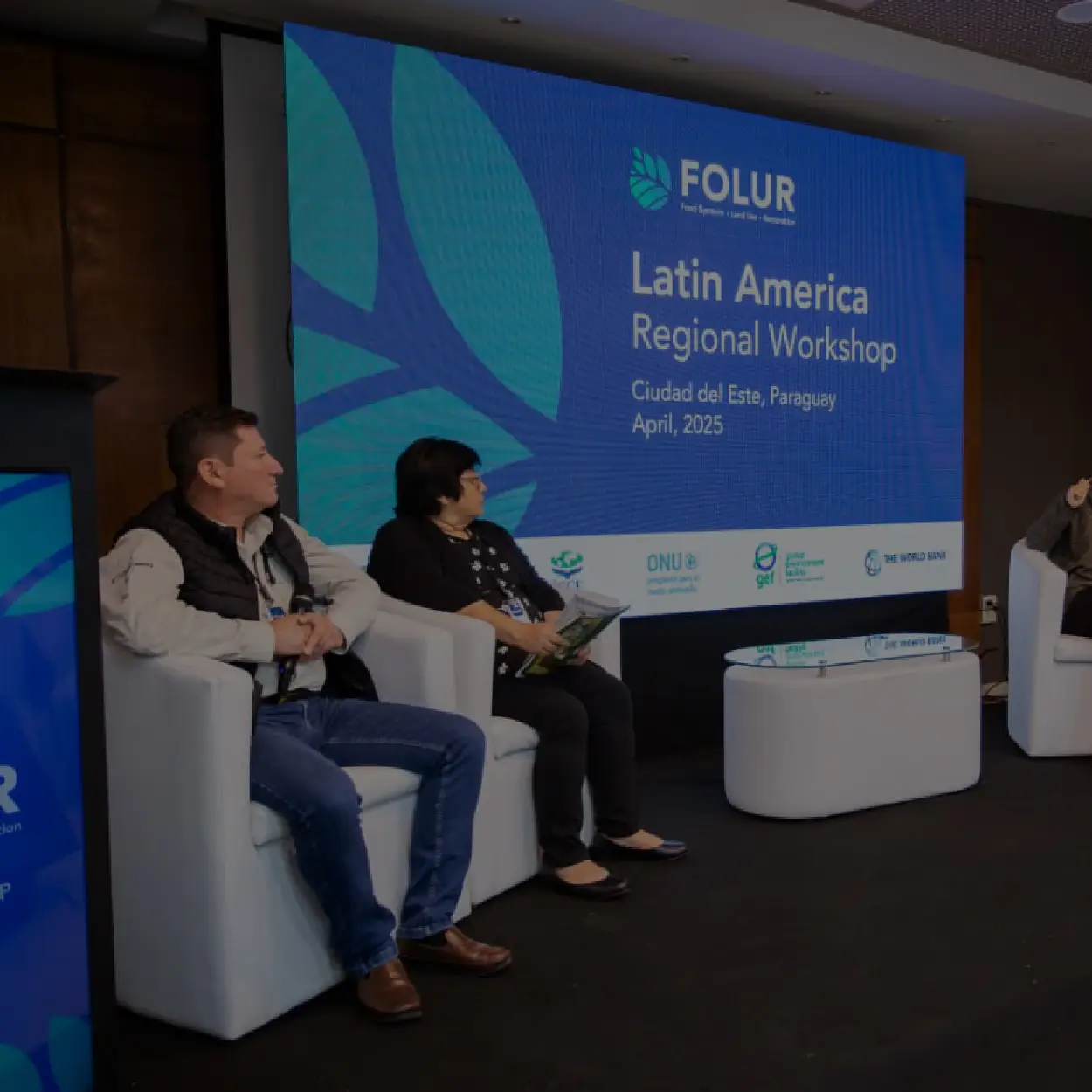Pantalla LED en un workshop regional