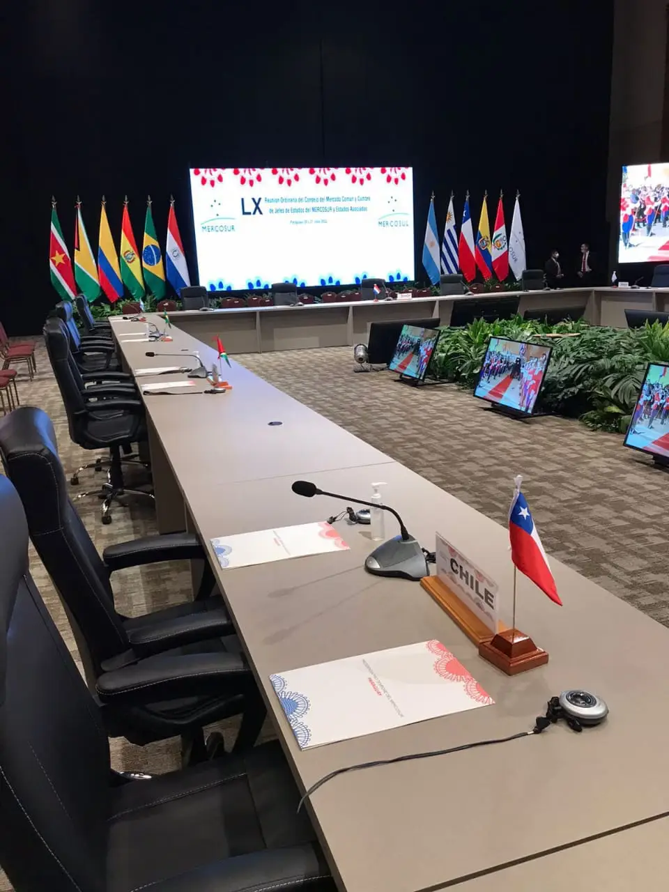 Micrófonos de delegados y equipos de traducción