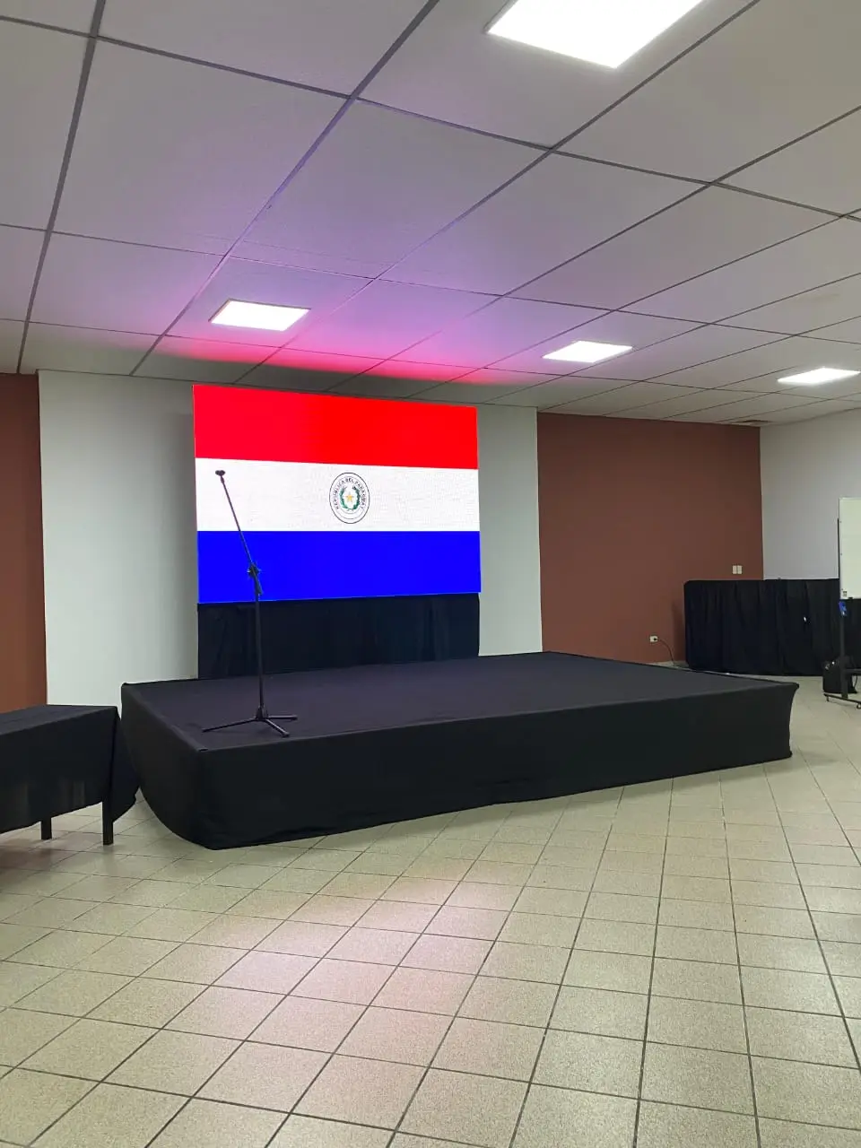 Tarima con pantalla LED